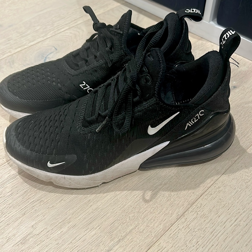 Nike kids black 270